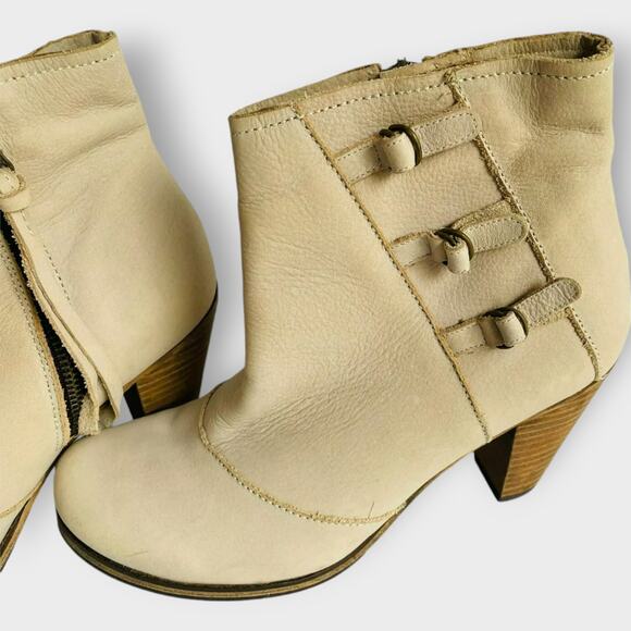 Holding Horses Buckled Triad Booties Block Heel Ivory Leather Boots Size 36 6 - Picture 3 of 9